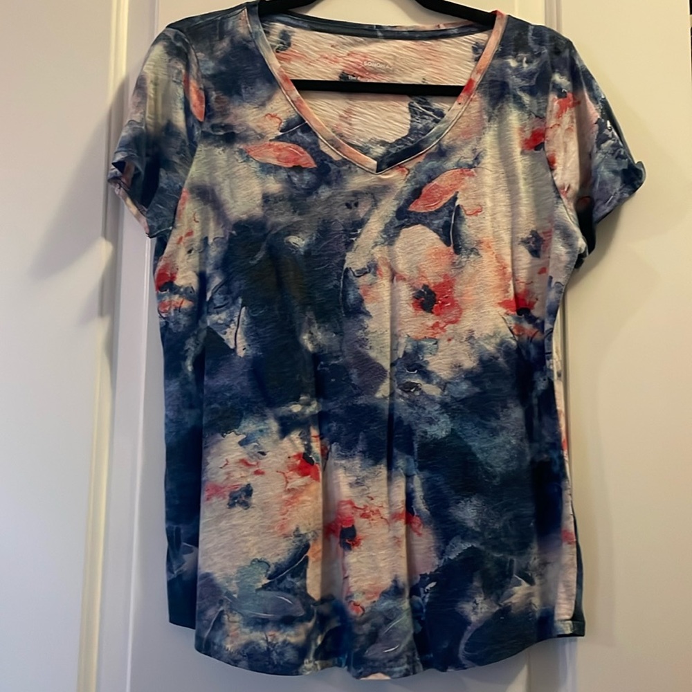 Floral V-neck Tee